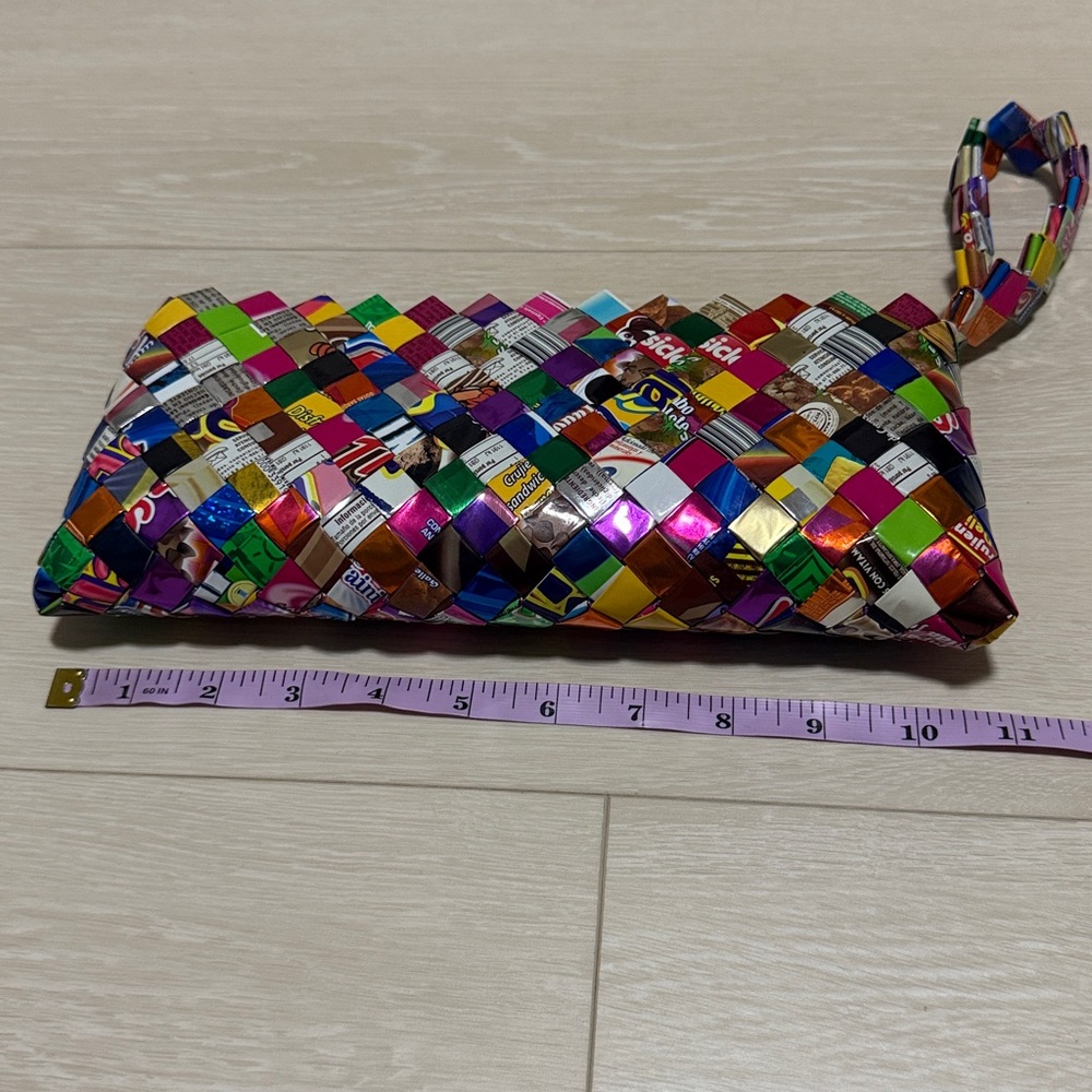 3/$10 Unique Multicolor Woven Repurposed Wrapper Wristlet Clutch - Picture 4 of 6